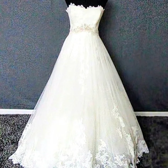 New (Never Worn) Enzoani- Ghislaine Designer Wedding Dress